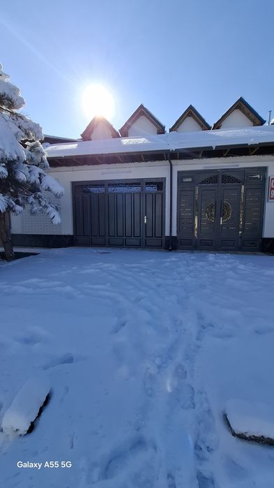 Учтепа,Катта кани,Изза махаллада янги курилган 3этаж ховли уй сотилади