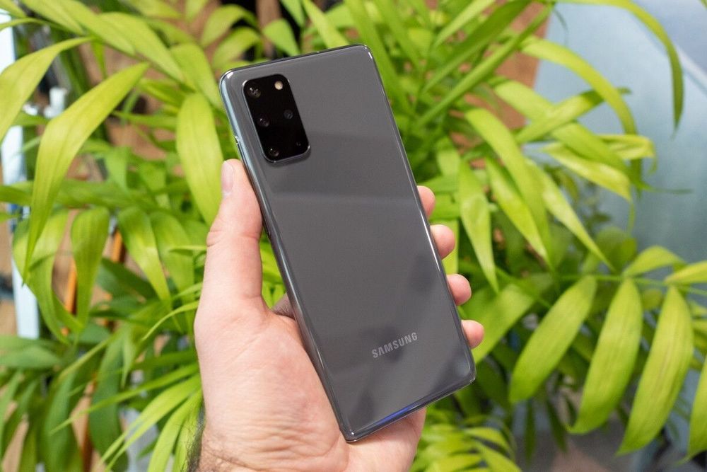 Samsung s 20 plus ideal.