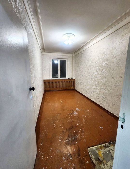 Чиланзар 19-кв, 2 комнатный 3 этаж 4 этажный дом с среднем ремонтом