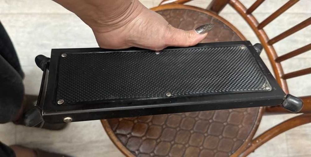 Подставка под ногу при игре на гитаре