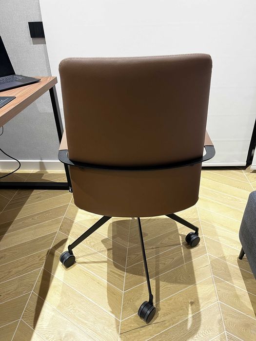 Офис/посетителски/домашен стол от изкуствена кожа