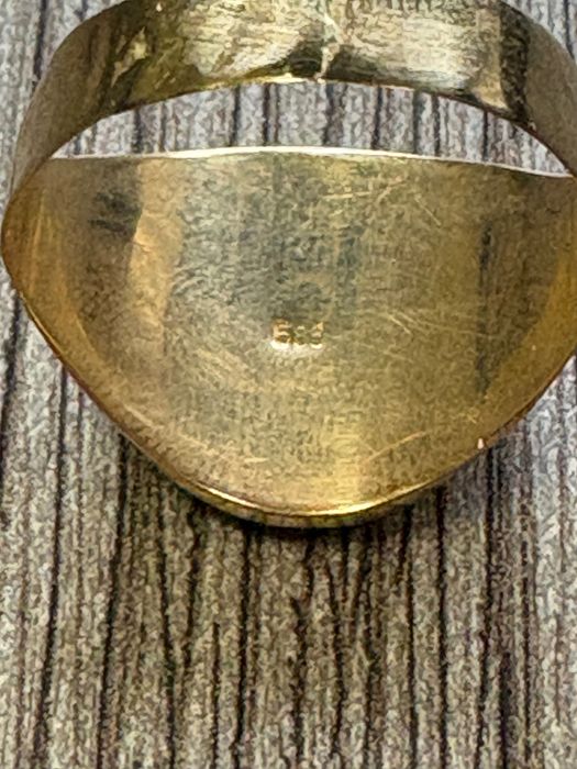 Златен мъжки пръстен