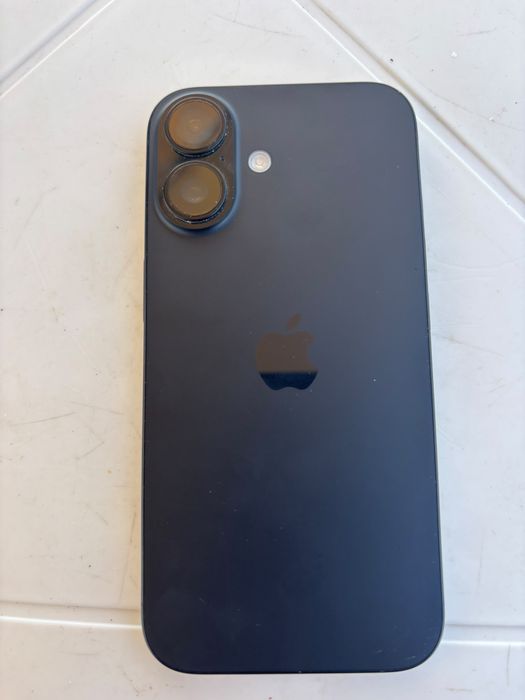Iphone 16 aproape ca nou