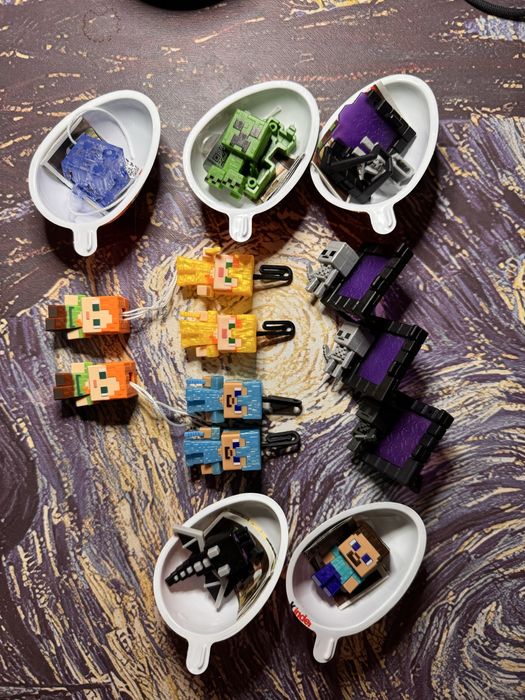 Продам Майнкрафт фигурки из Киндера. Kinder Minecraft.