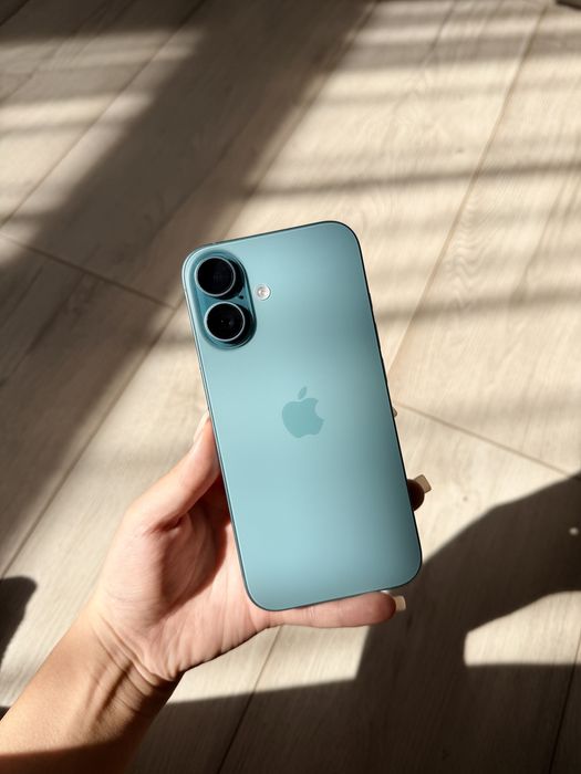 Продам айфон 16  256 гб