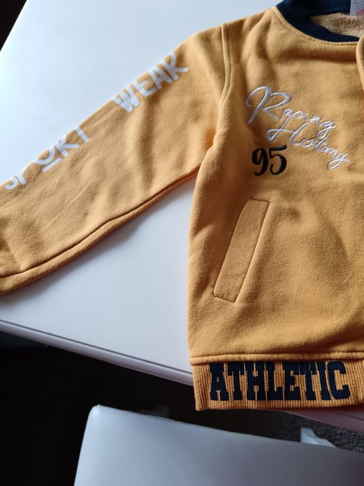 Суичър нов жълт за 7/8год.