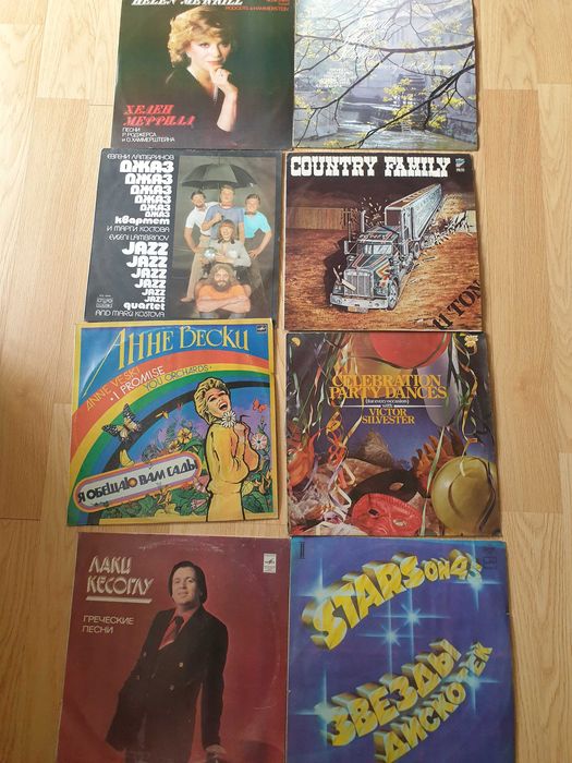 Продаются  пластинки около 100 штук.
