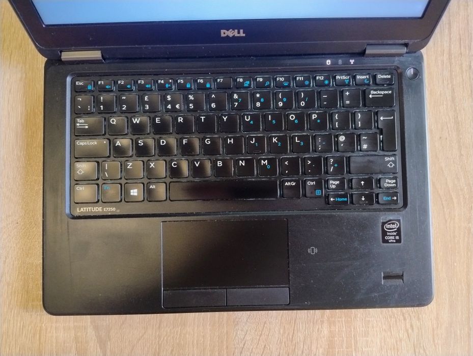Dell latitude e7250 + зарядно устройство