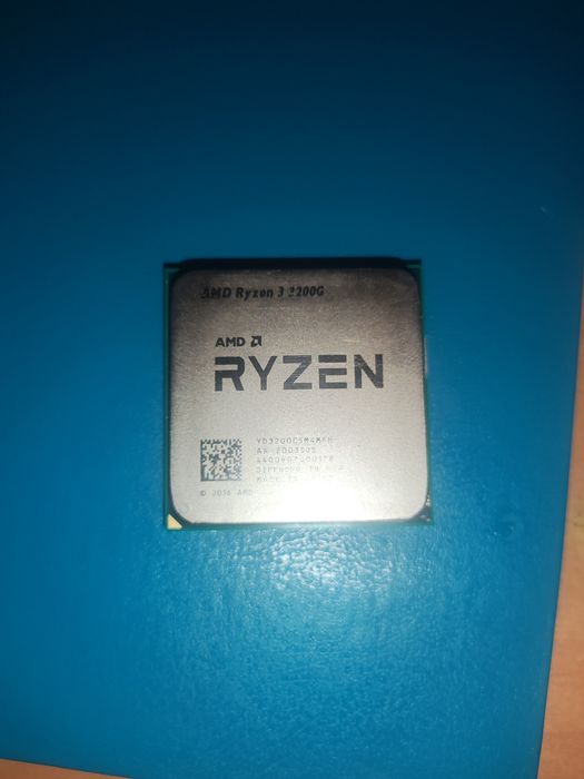Продам процессор ryzen 3 3200g