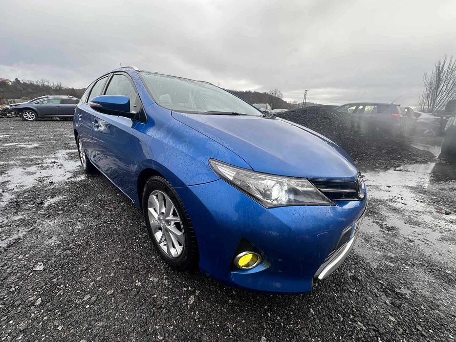 НА ЧАСТИ Toyota Auris  1. 4 D-4D, 90 , дизел, 2015г година