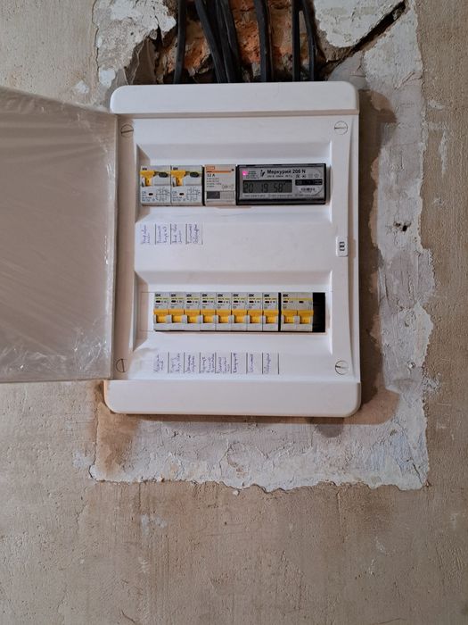 Электрик, электромонтажник