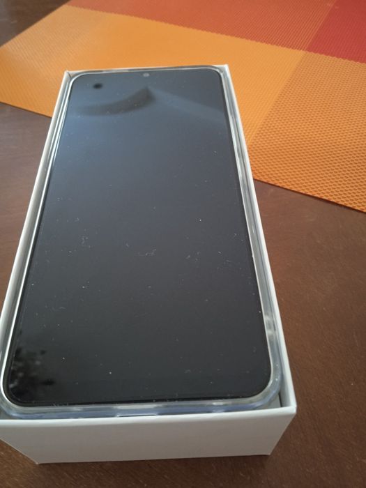 Продаю  мобильный телефон.