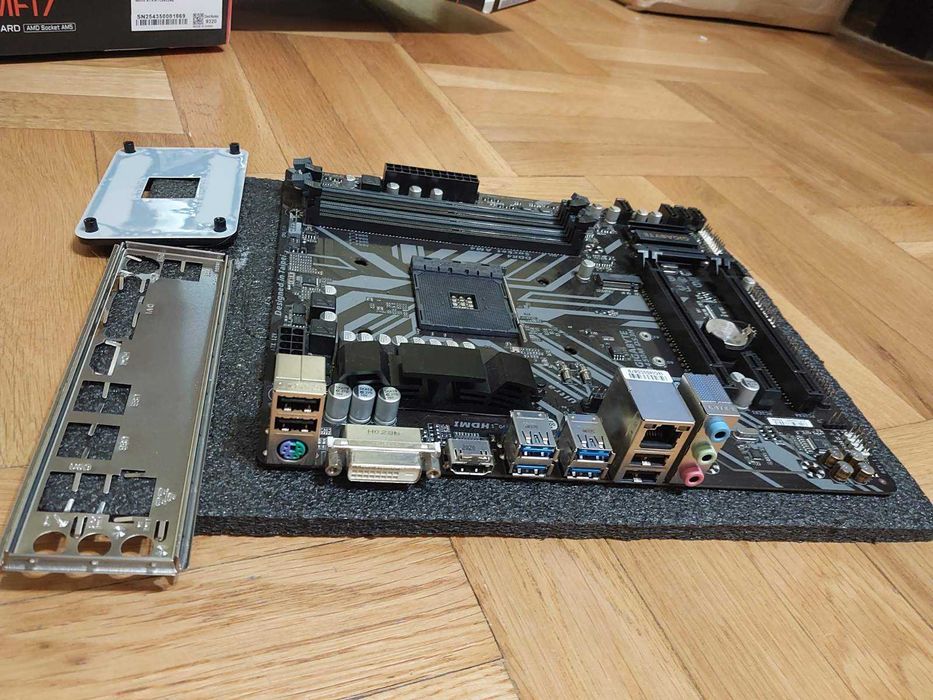 AMD Ryzen 9 3900X + Gigabyte B450M DS3H