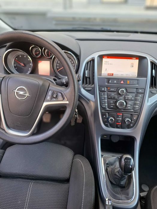 Vand Opel Astra 4500 euro  ecoflex Sports Tourer an 2015