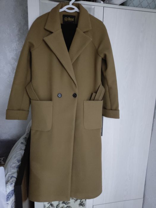 Пальто сотилади.