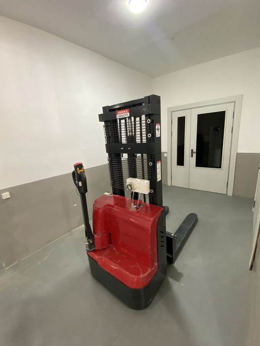 Electric Stacker Truck (электрический штабелер). Модель: CDD20 25