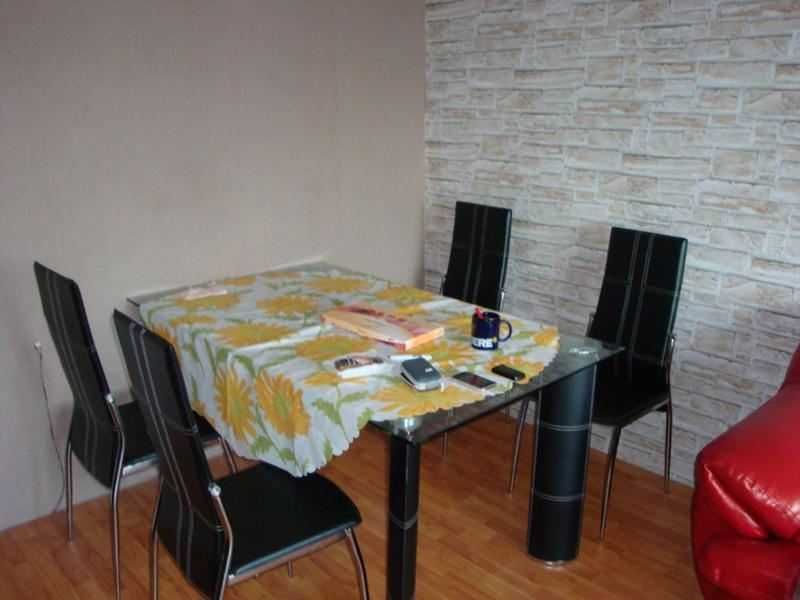 Дава се под наем Тристаен апартамент в София, Дървеница - 105 кв.м за 489.6 € - Снимка #1