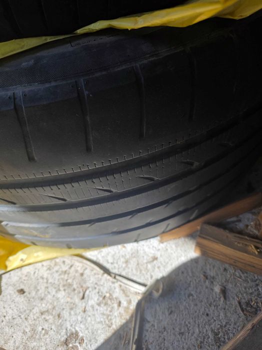 Продавам Гуми 295/40/21