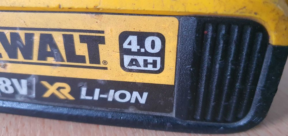 Vand incarcator si baterie DeWalt