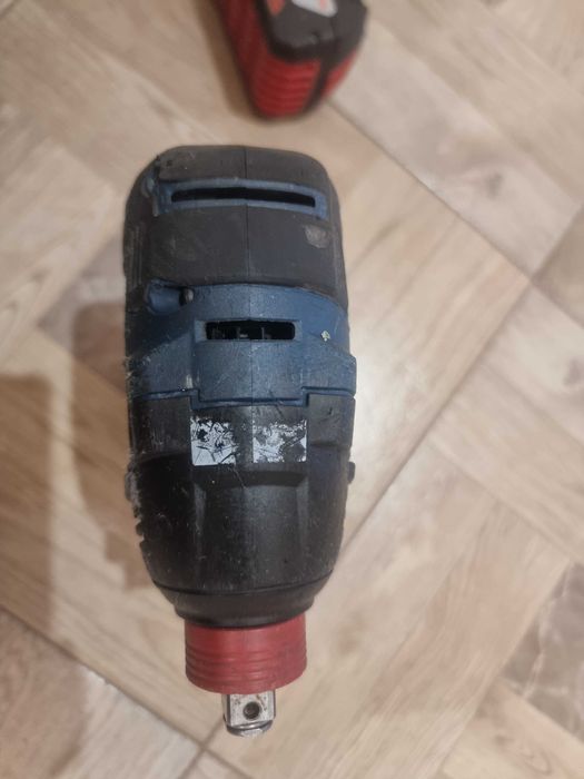 Ударен гайковерт BOSCH GDX 18V-200 и батерия BOSCH 5Ah