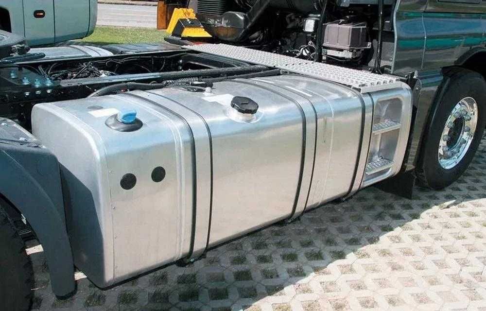 Объем топливных баков ситрак. Топливный бак камаз 5490. Камаз бак на 750 л 5490. Бак 600 литров камаз. Объем гидравлического бака.