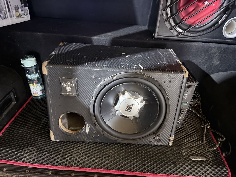 Продам Сабвуфер JBL  с усилителем 1600 W