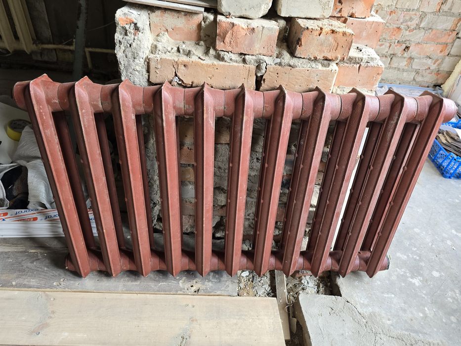 Продам чугунную батарею новую