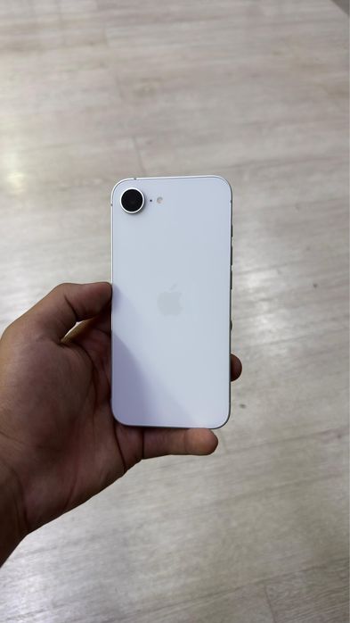 iPhone 16e с гаранти