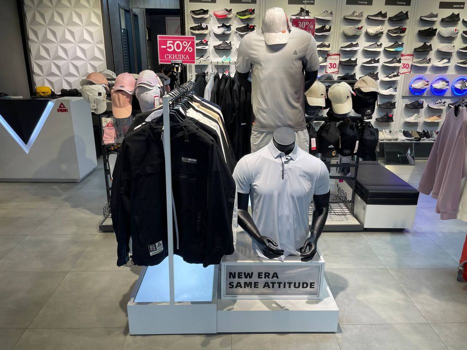 Продам фирменное оборудование PEAK для бутика 60-80 кв