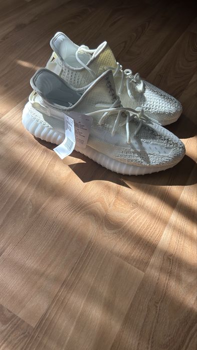 adidasi yeezy350 v2