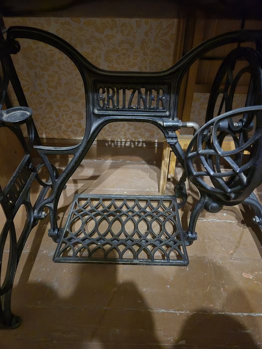 Колекционерски, крачна шевна машина