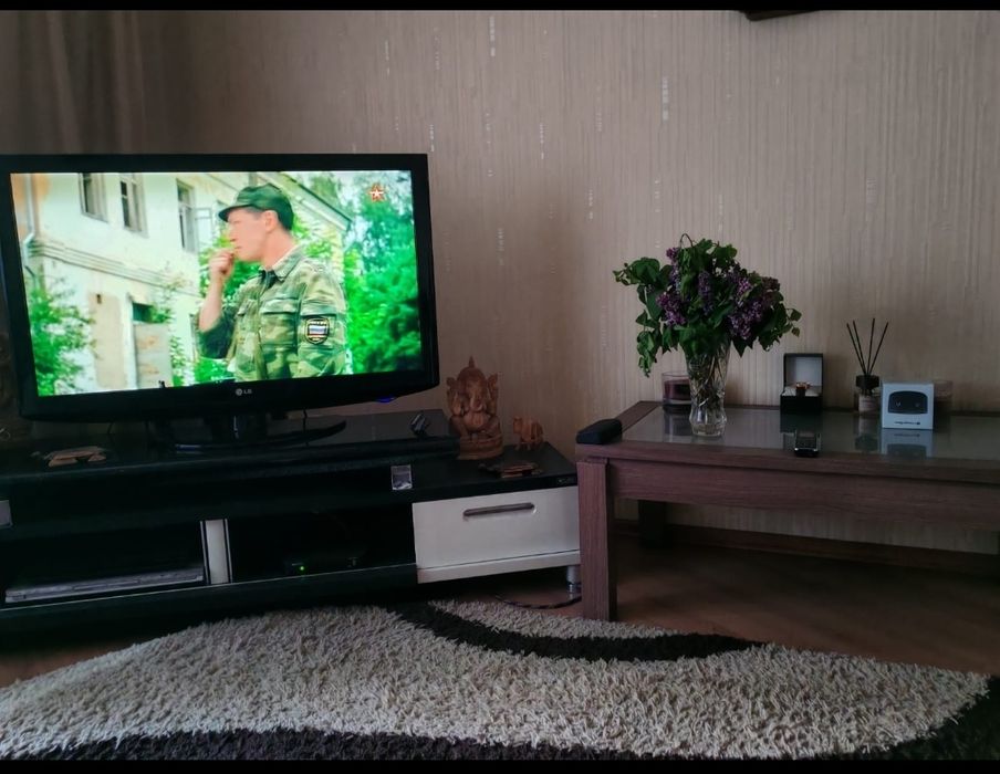 Телевизор с тумбой