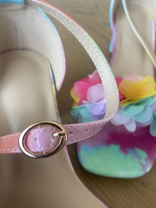 Pantofi cu toc - colorati