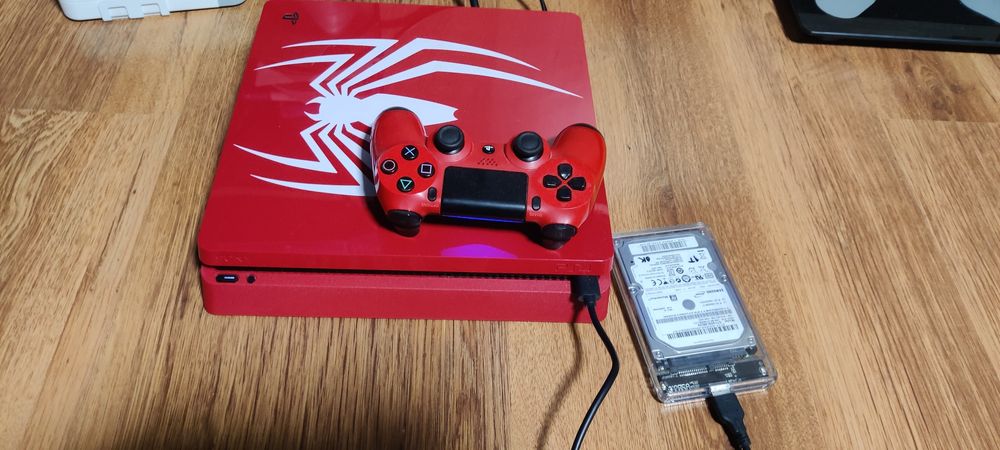 PS4 slim spiderman