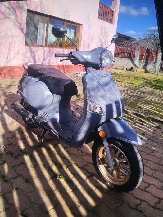 Scuter înmatriculat