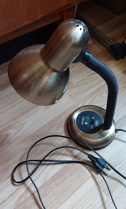 Настольная лампа