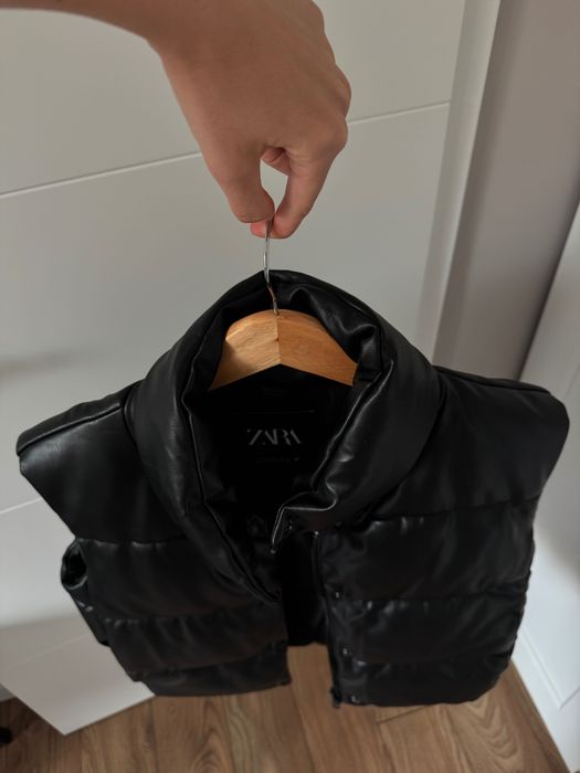 Zara черен елек от еко-кожа (S)
