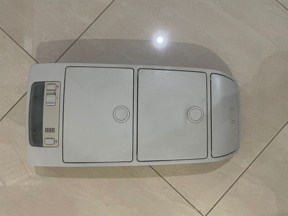 Consola plafoniera suport ochelari lumini de cititi VW Touran 2004
