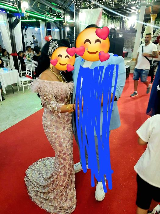 Официални рокли.