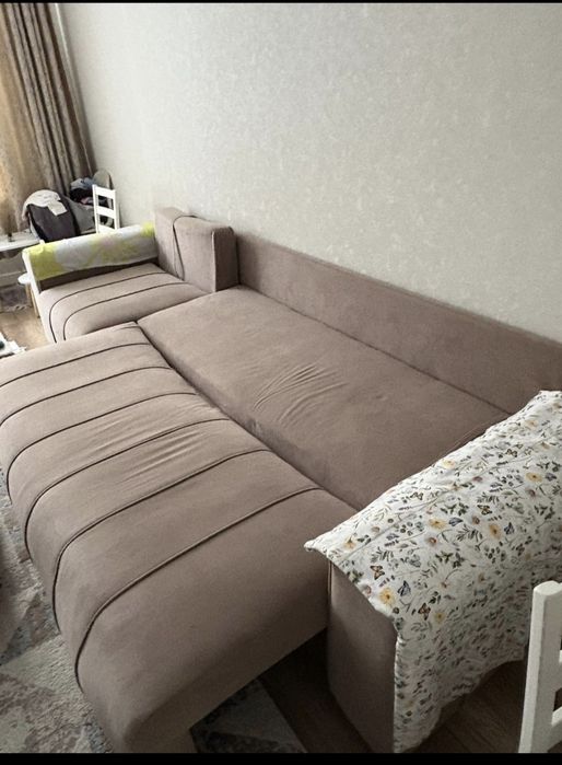 Диван 3.10 срочно за 60.000 возможен торг.