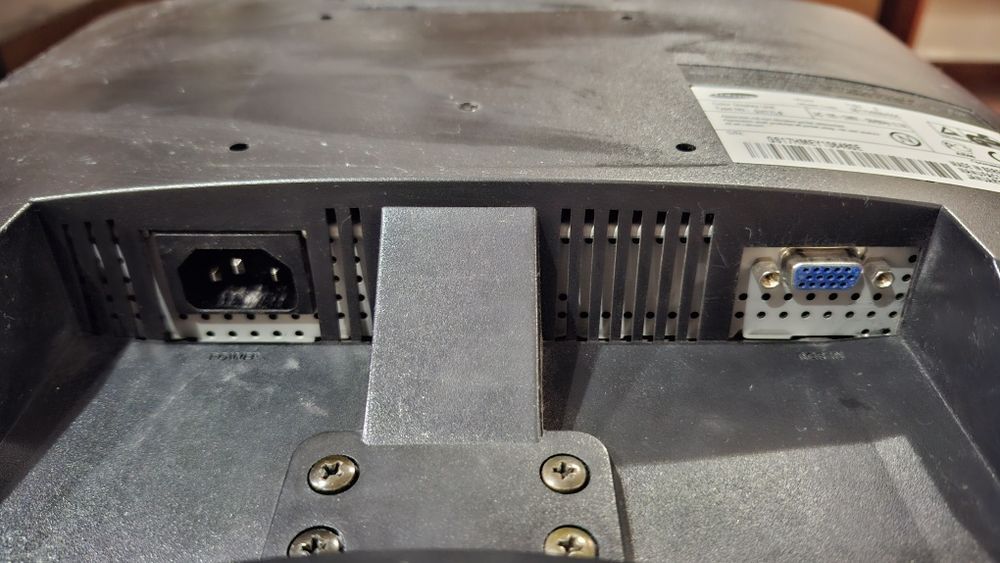 Монитор samsung 710v