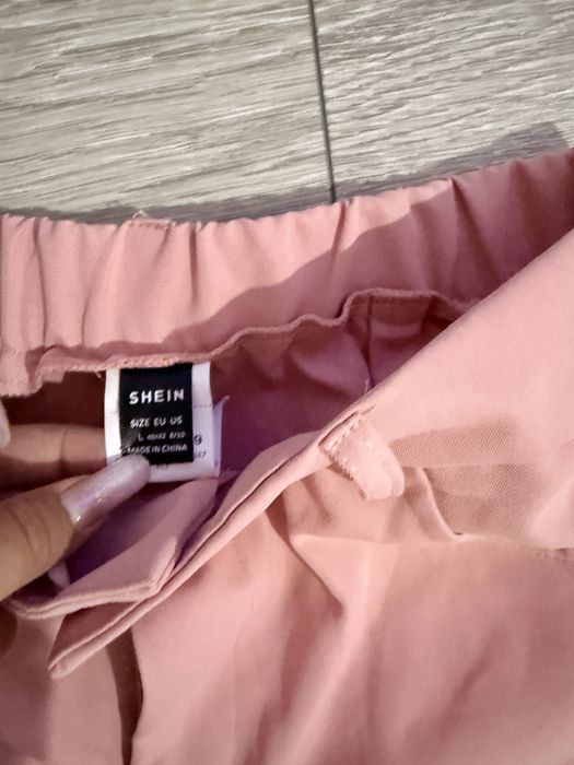 Pantaloni evazati
