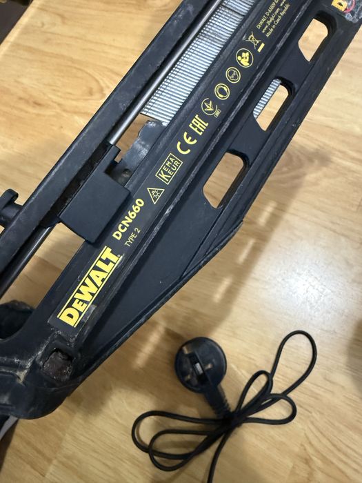 Такер Dewalt DCN692