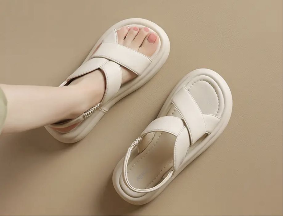 Продам новые босоножки