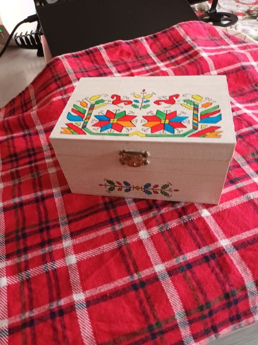 Ръчно рисувана кутия за бижута
