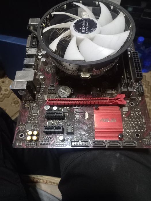 Placă de bază ddr4 ASUS