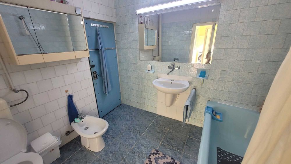 Casa 5 camere, bucatarie, 2 bai, garaj, cartier Vasea - Medias