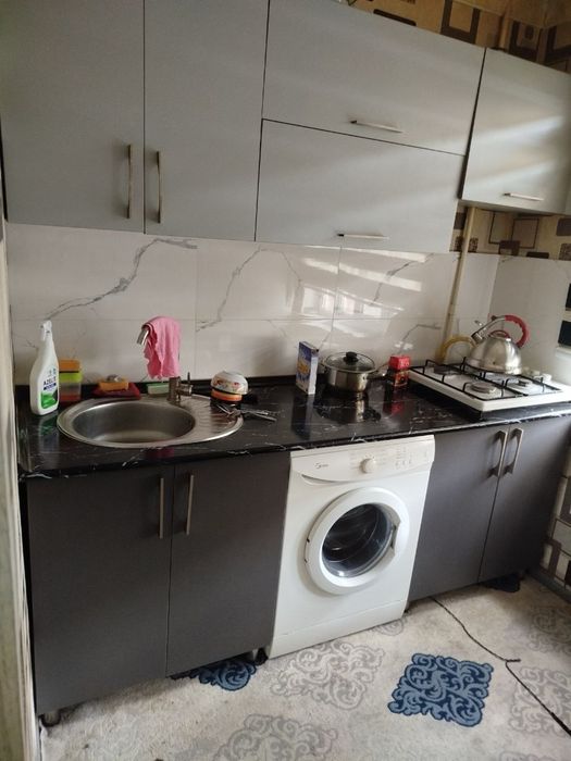 1 комнатная с мебелью и техникой в 8 микрорайоне