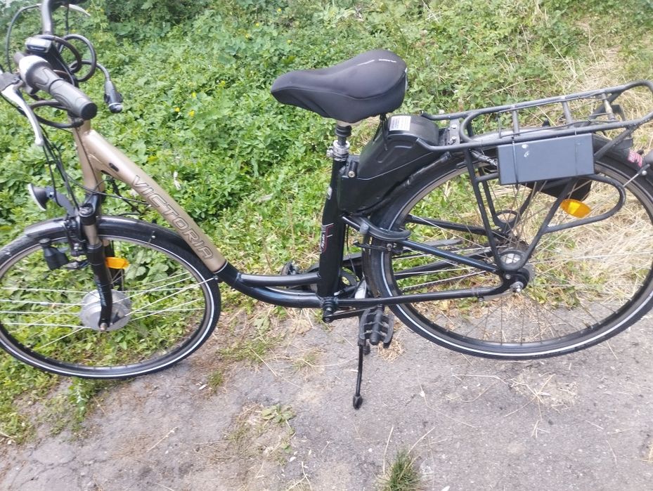 Vind două biciclete electrice