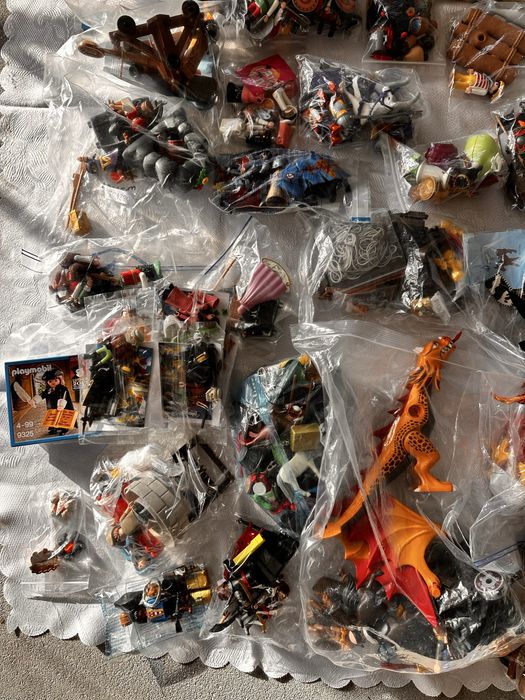 Playmobil огромен лот с играчки в пакети предимно чисто нови